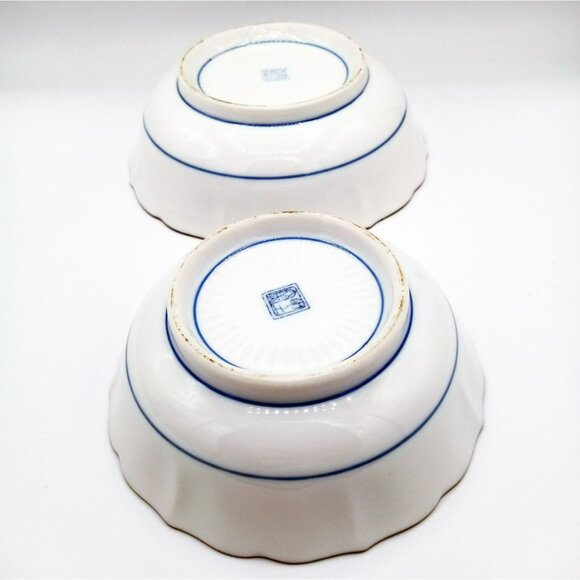 Vintage Japanese Blue White Porcelain Bowls Grapevine Scalloped Rim Set of 2 - Picture 12 of 16